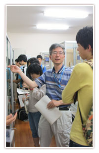 展示見学の様子